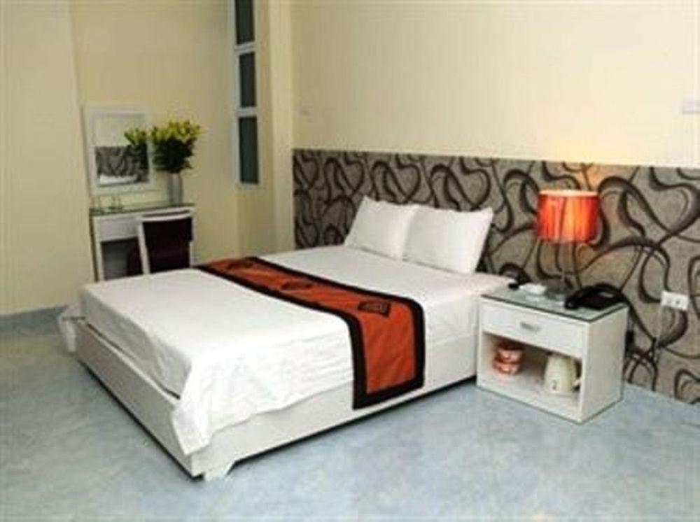 Phu Nhuan Hotel Ханой Екстериор снимка