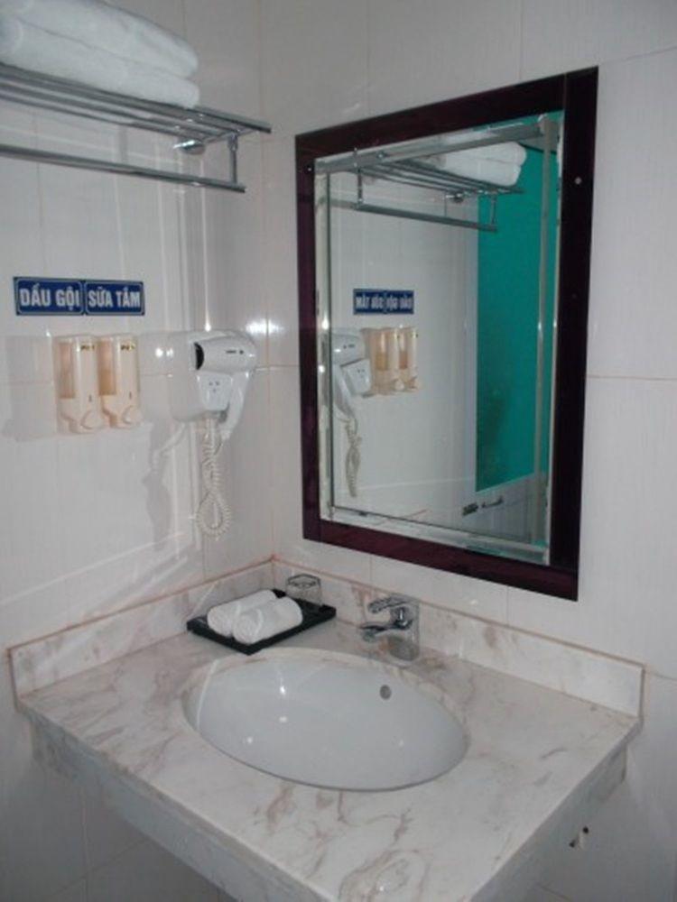 Phu Nhuan Hotel Ханой Екстериор снимка